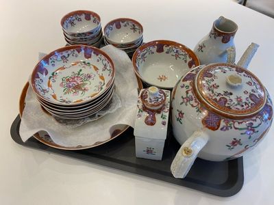 A Chinese famille rose 20-piece tea service with floral design, Qianlong — 照片 1