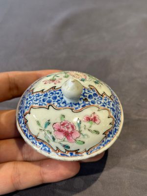 A Chinese famille rose 20-piece tea service, Yongzheng/Qianlong — foto 5