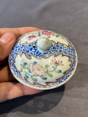 A Chinese famille rose 20-piece tea service, Yongzheng/Qianlong — foto 6
