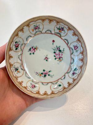 A Chinese famille rose 22-piece tea service with floral design, Qianlong — photo 102