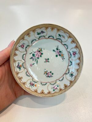 A Chinese famille rose 22-piece tea service with floral design, Qianlong — photo 104