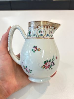 A Chinese famille rose 22-piece tea service with floral design, Qianlong — photo 11