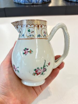 A Chinese famille rose 22-piece tea service with floral design, Qianlong — photo 13
