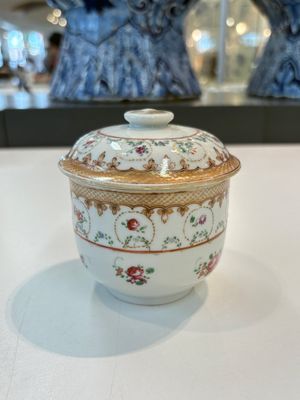 A Chinese famille rose 22-piece tea service with floral design, Qianlong — photo 19