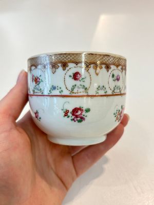 A Chinese famille rose 22-piece tea service with floral design, Qianlong — photo 20