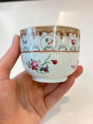A Chinese famille rose 22-piece tea service with floral design, Qianlong — photo 21