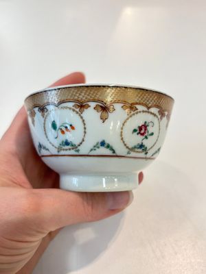 A Chinese famille rose 22-piece tea service with floral design, Qianlong — photo 28