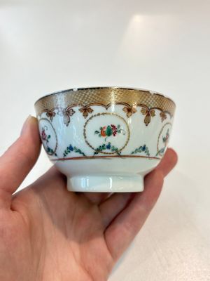 A Chinese famille rose 22-piece tea service with floral design, Qianlong — photo 29