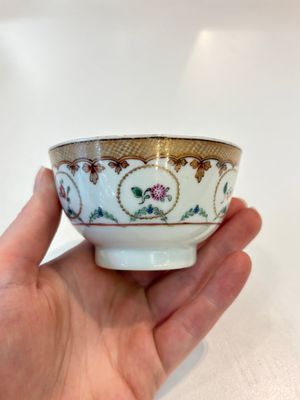 A Chinese famille rose 22-piece tea service with floral design, Qianlong — photo 31
