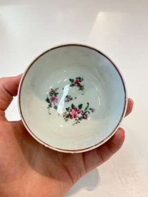 A Chinese famille rose 22-piece tea service with floral design, Qianlong — photo 32