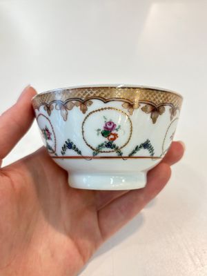 A Chinese famille rose 22-piece tea service with floral design, Qianlong — photo 34