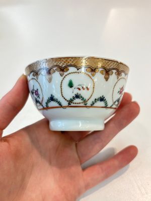 A Chinese famille rose 22-piece tea service with floral design, Qianlong — photo 36