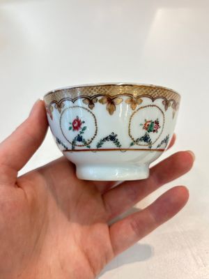 A Chinese famille rose 22-piece tea service with floral design, Qianlong — photo 37