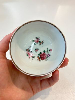 A Chinese famille rose 22-piece tea service with floral design, Qianlong — photo 38