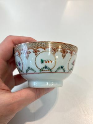 A Chinese famille rose 22-piece tea service with floral design, Qianlong — photo 40