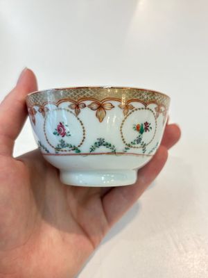 A Chinese famille rose 22-piece tea service with floral design, Qianlong — photo 41