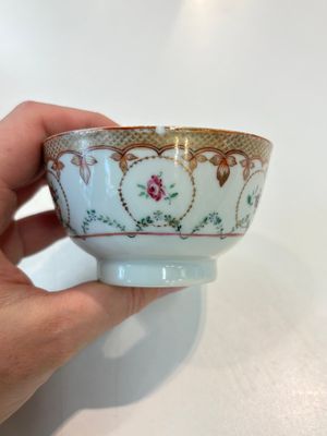 A Chinese famille rose 22-piece tea service with floral design, Qianlong — photo 46