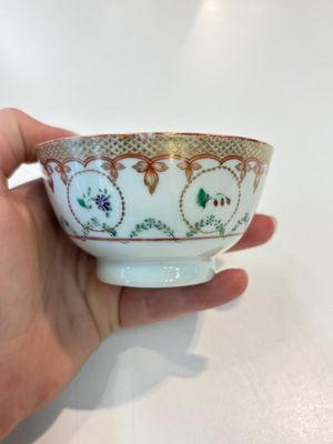 A Chinese famille rose 22-piece tea service with floral design, Qianlong — photo 47