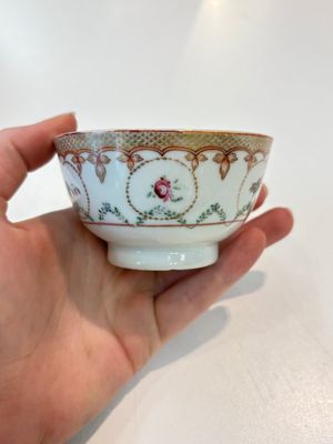 A Chinese famille rose 22-piece tea service with floral design, Qianlong — photo 48
