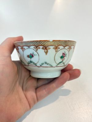A Chinese famille rose 22-piece tea service with floral design, Qianlong — photo 49