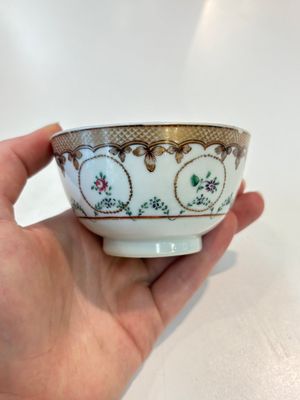 A Chinese famille rose 22-piece tea service with floral design, Qianlong — photo 53
