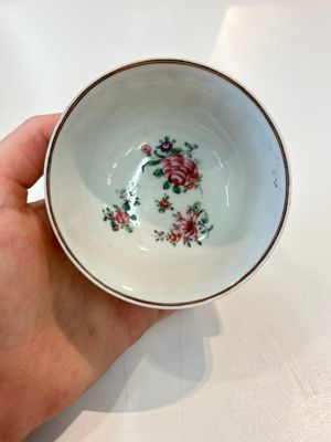 A Chinese famille rose 22-piece tea service with floral design, Qianlong — photo 56