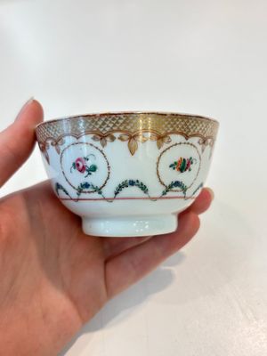 A Chinese famille rose 22-piece tea service with floral design, Qianlong — photo 58