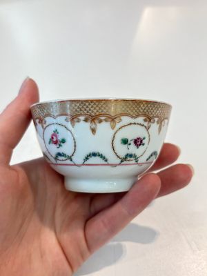 A Chinese famille rose 22-piece tea service with floral design, Qianlong — photo 60