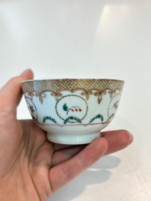 A Chinese famille rose 22-piece tea service with floral design, Qianlong — photo 61