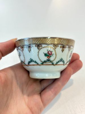 A Chinese famille rose 22-piece tea service with floral design, Qianlong — photo 65