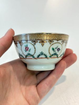 A Chinese famille rose 22-piece tea service with floral design, Qianlong — photo 66