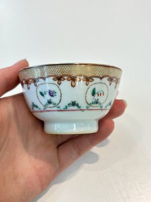 A Chinese famille rose 22-piece tea service with floral design, Qianlong — photo 70