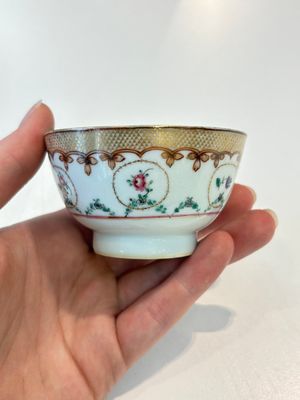 A Chinese famille rose 22-piece tea service with floral design, Qianlong — photo 73