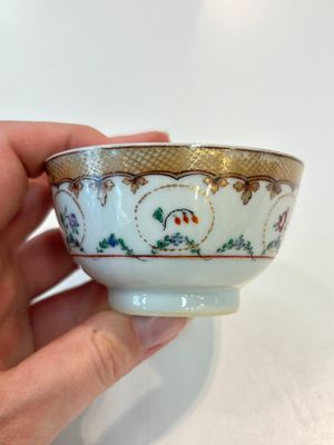 A Chinese famille rose 22-piece tea service with floral design, Qianlong — photo 76