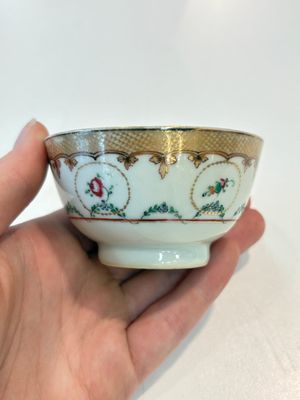 A Chinese famille rose 22-piece tea service with floral design, Qianlong — photo 77