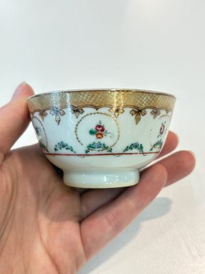 A Chinese famille rose 22-piece tea service with floral design, Qianlong — photo 78
