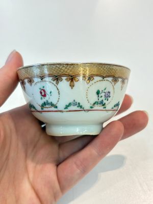 A Chinese famille rose 22-piece tea service with floral design, Qianlong — photo 79