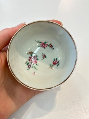 A Chinese famille rose 22-piece tea service with floral design, Qianlong — photo 80