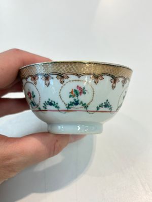 A Chinese famille rose 22-piece tea service with floral design, Qianlong — photo 82
