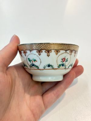 A Chinese famille rose 22-piece tea service with floral design, Qianlong — photo 85
