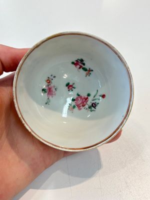 A Chinese famille rose 22-piece tea service with floral design, Qianlong — photo 86