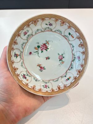 A Chinese famille rose 22-piece tea service with floral design, Qianlong — photo 88