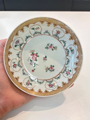 A Chinese famille rose 22-piece tea service with floral design, Qianlong — photo 90