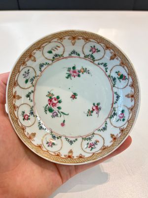 A Chinese famille rose 22-piece tea service with floral design, Qianlong — photo 92