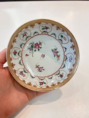 A Chinese famille rose 22-piece tea service with floral design, Qianlong — photo 100