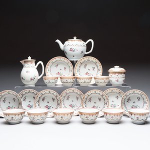 A Chinese famille rose 22-piece tea service with floral design, Qianlong — photo 1