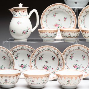 A Chinese famille rose 22-piece tea service with floral design, Qianlong — photo 5