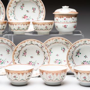 A Chinese famille rose 22-piece tea service with floral design, Qianlong — photo 6