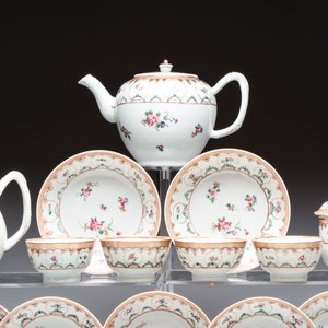 A Chinese famille rose 22-piece tea service with floral design, Qianlong — photo 7