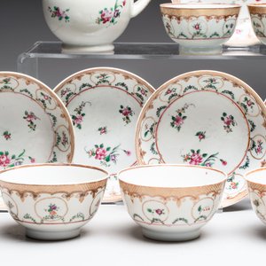 A Chinese famille rose 22-piece tea service with floral design, Qianlong — photo 8